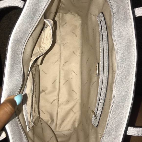 GUESS white tote. - Picture 2 of 2